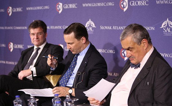 Ministr zahranií Karel Schwarzenberg na bratislavské konferenci GLOBSEC