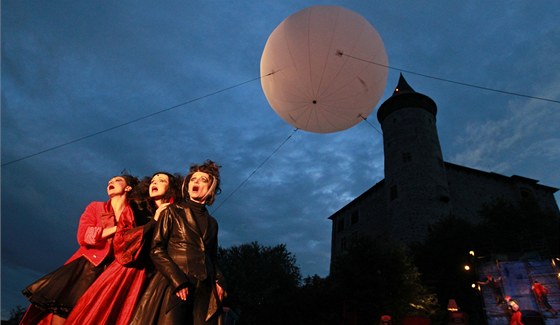 Na letní scénu hradu Kuntická hora se i letos vrátí Shakespearova komedie Sen