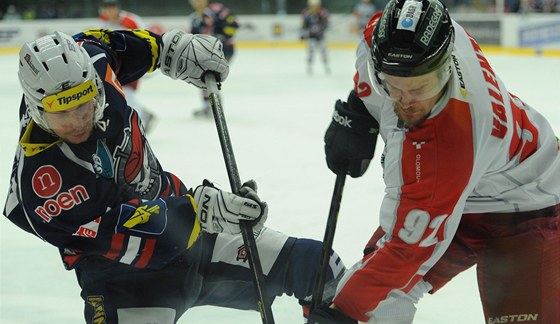 Momentka z baráového duelu Chomutov - Olomouc.