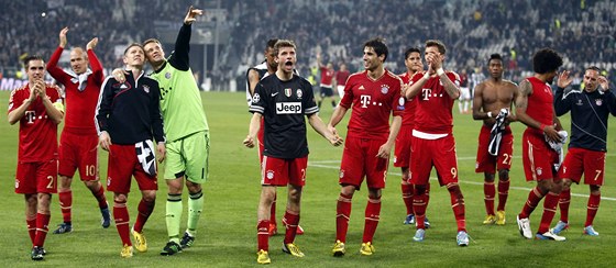 Bayern Mnichov slaví postup do semifinále Ligy mistr pes Juventus.