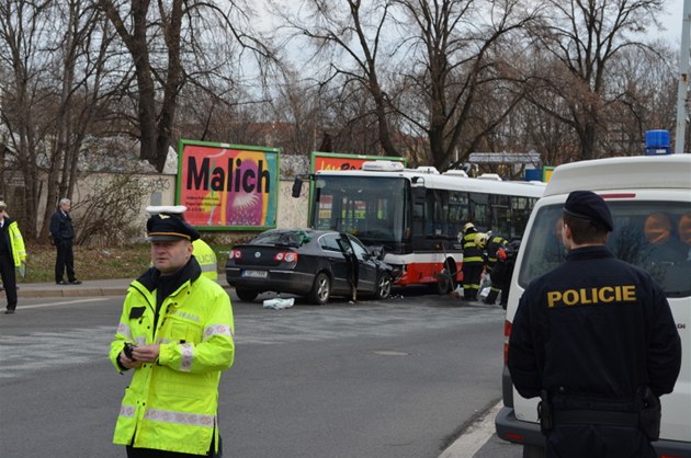 idi osobního vozu byl opilý a od nehody utekl, dopadli ho policisté.