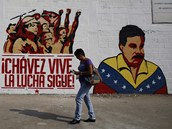 Chvez a jeho nstupce Maduro na propagandistickm graffiti v Caracasu (12.