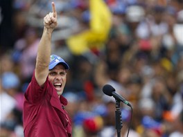 Pedvolebn mtink opozinho ldra Henrique Caprilese (11. dubna 2013)