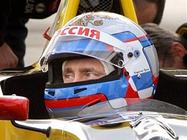 Vladimir Putin si vyzkouel, jaké je to být pilotem Formule 1. Na okruhu...