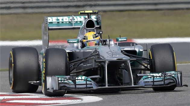 Lewis Hamilton z tmu Mercedes byl nejrychlej v kvalifikaci na Velko cenu ny.