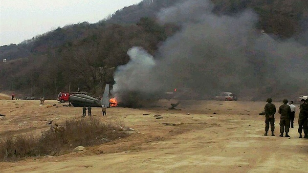 Nedaleko hranic KLDR se ztil americk vrtulnk 
Sikorsky CH-53E. (16. dubna 2013)