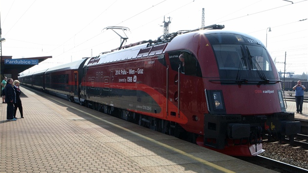 esk drhy pedstavily na trati Praha- Bohumn a zpt nov vlak Railjet.