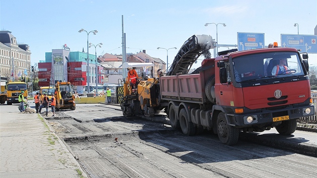Oprava mostu U Jna v Plzni.