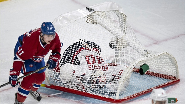 esk brank Michal Neuvirth z Washingtonu skonil v duelu proti Montrealu v sti.