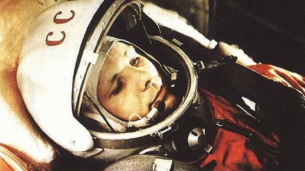 Oficiální snímek prvního kosmonauta Jurije Gagarina ve skafandru