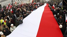 Polsko ve stedu vzpomínalo na ti roky starou tragédii ve Smolensku.