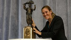 Skifařka Mirka Knapková převzala 11. dubna v Praze na plénu Českého Skifařka Mirka Knapková převzala 11. dubna v Praze na plénu Českého
