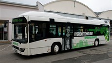 Hybridní autobus jezdil první den po Českých budějovicích jen dvě hodiny. Hybridní autobus jezdil první den po Českých budějovicích jen dvě hodiny.