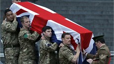 Britští vojáci nacvičovali slavnostní pohřeb bývalé premiérky. Britští vojáci nacvičovali slavnostní pohřeb bývalé premiérky.