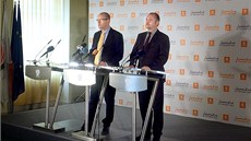 Bohuslav Sobotka a Michal Hašek na tiskové konferenci ČSSD v Lidovém domě. Bohuslav Sobotka a Michal Hašek na tiskové konferenci ČSSD v Lidovém domě.