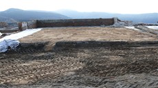 A letos majitelé vyhoelé Petrovky pekryjí ruiny elezobetonovou deskou, kterou nakonec nestihli vybudovat ani loni na podzim.