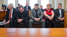 Na lavici obžalovaných v Jičíně v roce 2013: Josef Knotek, Ladislav Jelínek,... Na lavici obžalovaných v Jičíně v roce 2013: Josef Knotek, Ladislav Jelínek,...