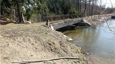 Mrtvou novorozenou holiku v igelitové tace nali lidé v pátek 12. dubna vpodveer nedaleko Havlíkova Brodu. Taka leela u rybníka Drátovec, zhruba dva kilometry od msta.