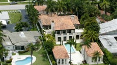 Matt Damon s manelkou Lucianou prodávají svj dm v Miami, kde se usadili ped