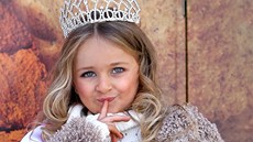 Mnohonásobná dětská královna krásy Isabella Barrettová Mnohonásobná dětská královna krásy Isabella Barrettová