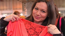Čtenářka Tereza Beráková zachytila kamarádku Lenku Slížkovou s šaty z Jarmarku Čtenářka Tereza Beráková zachytila kamarádku Lenku Slížkovou s šaty z Jarmarku