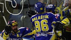 Zlíntí hokejisté se radují z prvního gólu v pátém finále hokejové extraligy