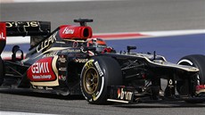 Kimi Räikkönen z Lotusu pi tréninku na Velkou cenu Bahrajnu.