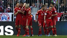 MISTR VÁLÍ DÁL. Fotbalisté Bayernu Mnichov, u jistí misti nmecké ligy, slaví