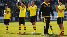 SPOKOJENOST. Fotbalisté Dortmundu a jejich trenér Jürgen Klopp si za pkného