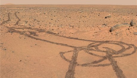 Penis na Marsu náhodou?  vytvoilo jedno z vozítek Spirit a Opportunity .