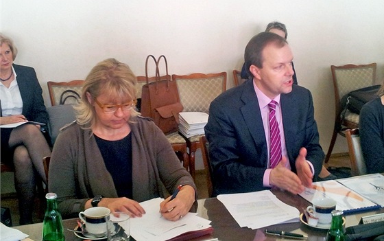 Stínový ministr kolství Marcel Chládek z SSD a Kristiina Volmari z Finské
