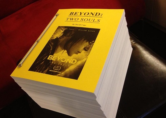 Dva tisíce prázdných stránek jako ukázka rozsahu scénáe ke he Beyond: Two