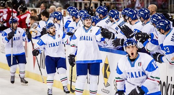 Hokejisté Itálie postoupili spolu s Kazachstánem z turnaje  v Budapeti mezi
