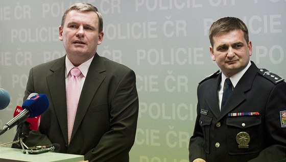 éf protikorupní policie Tomá Martinec (vlevo) rezignuje k 15. kvtnu na svou