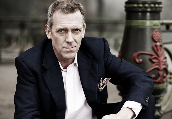 Hugh Laurie k nám míí na koncertní premiéru.