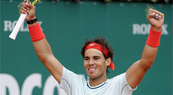 JDE DO FINÁLE. Rafael Nadal se raduje z vítzství nad Jo-Wilfriedem Tsongou v