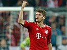 ASTNÝ STELEC. Thomas Muller z Bayernu oslavuje gól v zápase proti Barcelon. 