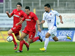 MARN SPRINT. Zleva zlonk Brna Martin Sus, obrnce Petr Buchta a tonk