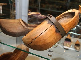 V sti o historii obuvnictv jsou k vidn i velmi raritn boty.
