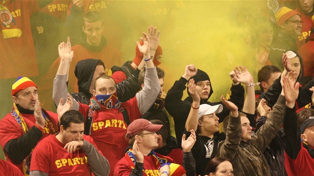 Fandov Sparty Praha na ostravskm stadionu Bazaly (20. dubna 2013)
