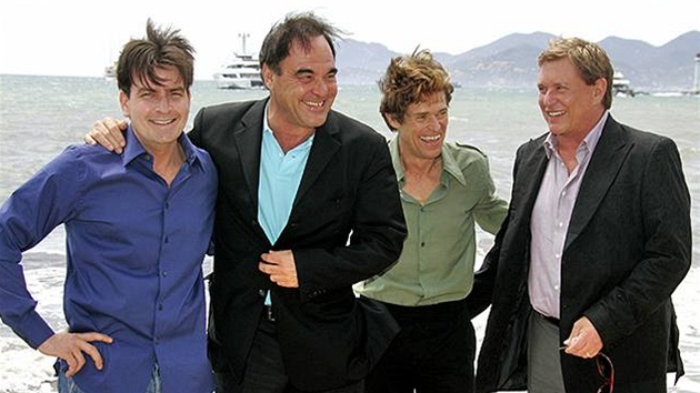 Hrdinov filmu eta - Charlie Sheen, Oliver Stone, Willem Dafoe a Tom Berenger - 59. festival v Cannes (kvten 2006)