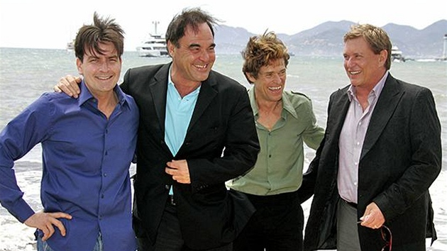 Hrdinové filmu Četa - Charlie Sheen, Oliver Stone, Willem Dafoe a Tom Berenger - 59. festival v Cannes (květen 2006)