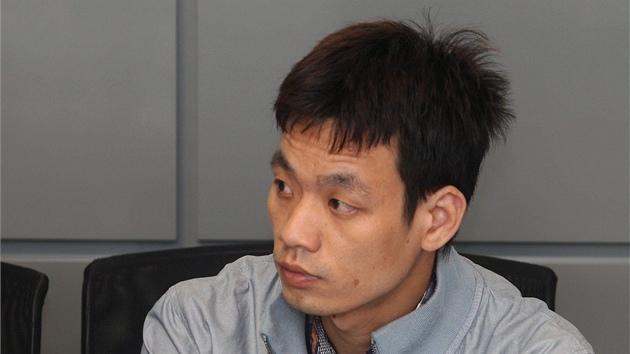 Vietnamec Ho Van Minh pi jednn olomouckho krajskho soudu, ped nm 29. dubna 2013 stanul coby obalovan z ozbrojenho toku na hosty v olomouckm klubu Varna z 18. z 2011. Hj se tm, e ke skupin tonk s noi nepatil.
