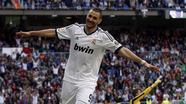 SASTN TONK. Karim Benzema z Realu Madrid slav gl proti Betisu Sevilla.