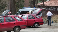 Areál Domova na kopci v Červeném Újezdu na Teplicku prohlédli kriminalisté. Areál Domova na kopci v Červeném Újezdu na Teplicku prohlédli kriminalisté.