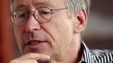 Zdeněk Hostomský převzal po Antonínu Holém Ústav anorganické chemie. Zdeněk Hostomský převzal po Antonínu Holém Ústav anorganické chemie.
