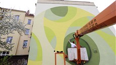 Na domě v Mrštíkově ulici ve Strašnicích vytvořil během víkendu přední český Na domě v Mrštíkově ulici ve Strašnicích vytvořil během víkendu přední český