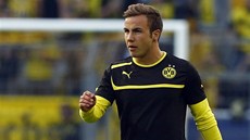 JET ZA DORTMUND. Mario Götze se rozcviuje ped semifinále Ligy mistr.