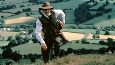 Zábr ze slavného filmu Anglian, který vylezl na kopec a slezl z hory s Hughem