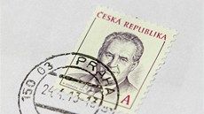 eská pota zaala prodávat známky s portrétem prezidenta Miloe Zemana. (24....